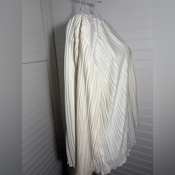 LOFT Cream Pleated Blouse - Picture 6 of 8